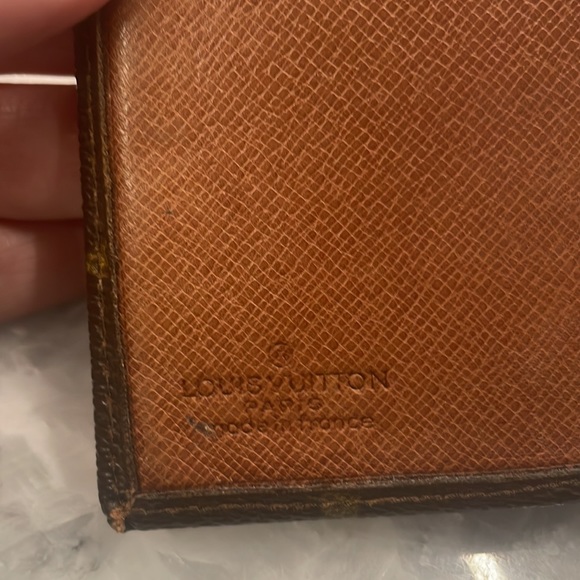Louis Vuitton bi- fold wallet - Picture 9 of 10
